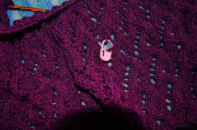 knittingpend01